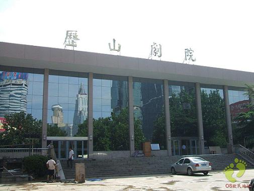 欧氏地板刚刚为济南历山剧铺设舞台地胶效果超好 