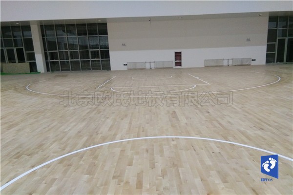 篮球场馆地铺用什么材料比较好