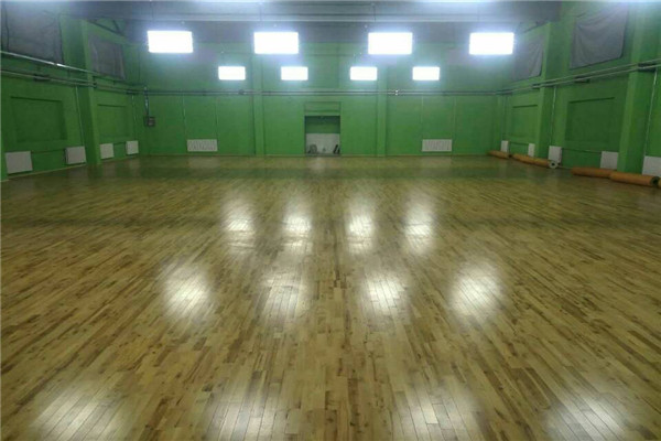 运动木地板和羽毛球地胶--北京通州西杨庄空气动能羽毛球馆成功案例