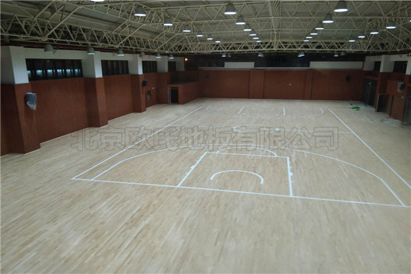 运动木地板--徐州树恩中学篮球馆及健身房成功案例