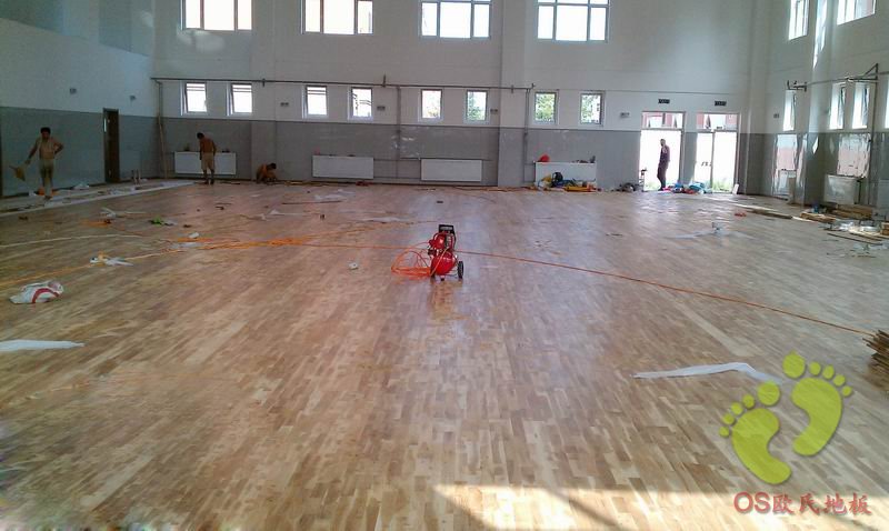 欧式地板承建北京次渠二校篮球馆木地板铺设工程