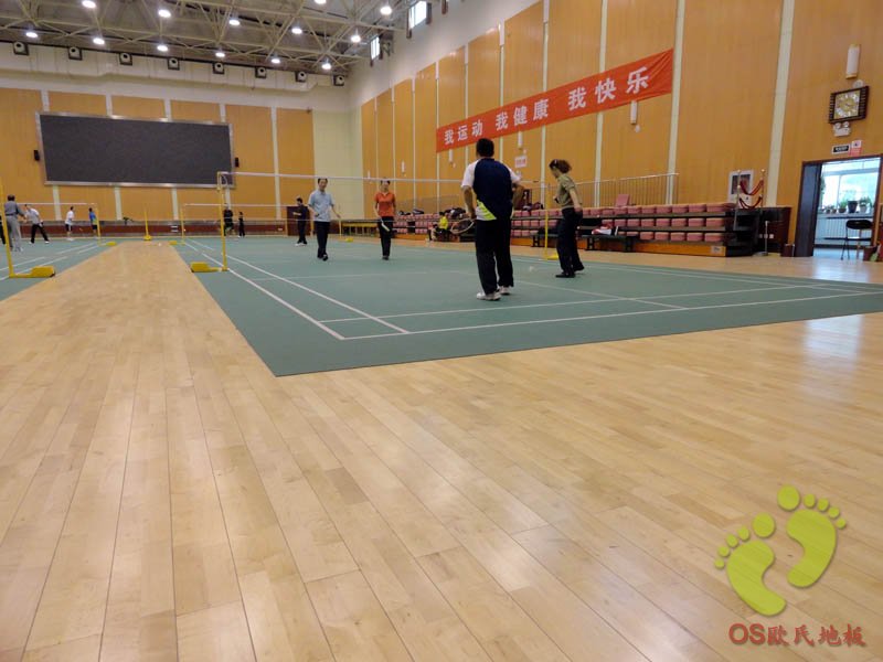 华美运动馆运动木地板铺设